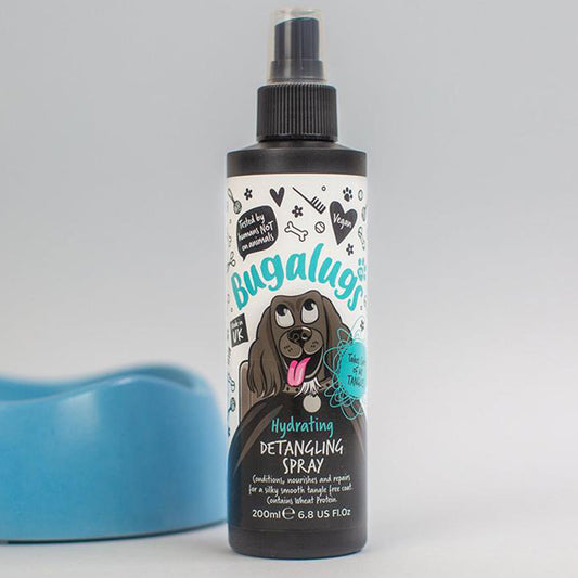 Discover, Bugalugs Detangling Spray. Perfect to groom with ease being gentle hydrating spray that tames unruly coats. Experience enhanced shine and conditioning, with the added bonus of pH-balanced detangling properties. Our formula is suitable for puppies as young as 8 weeks old, and comes in a convenient 200ml spray bottle. now available at Lords and Labradors