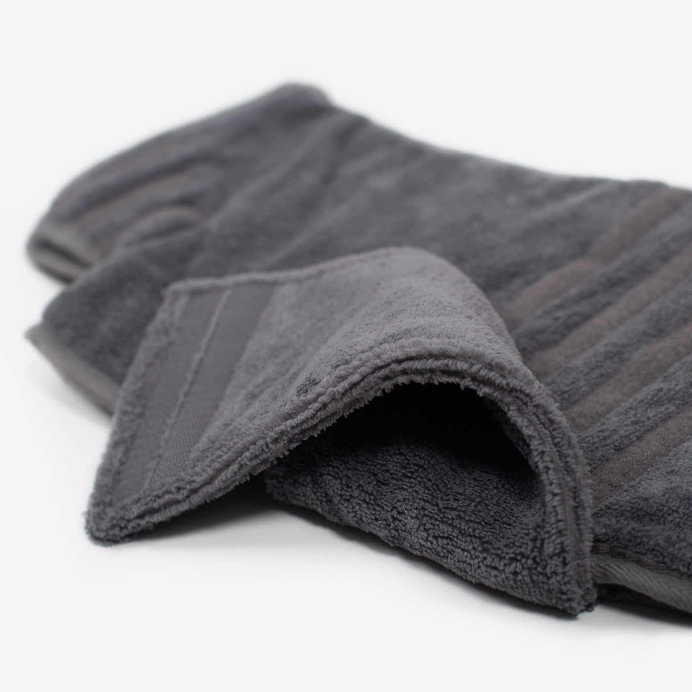 Introducing the ultimate bamboo dog drying coat in beautiful grey Gun Metal, made from luxurious bamboo to aid sensitive skin featuring adjustable Velcro neck and waist fastening with super absorbent material for easy pet drying! Available now at Lords & Labradors In five sizes and four colours to suit all breeds!