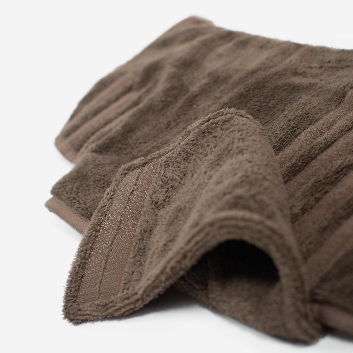 Discover the perfect dog drying with our bamboo dog drying coat in Mole (Brown) The ideal choice for pet drying after walking and bath-time. Made using luxurious bamboo to aid sensitive skin! Available to personalise now at Lords & Labradors in 5 sizes and 4 beautiful colours!