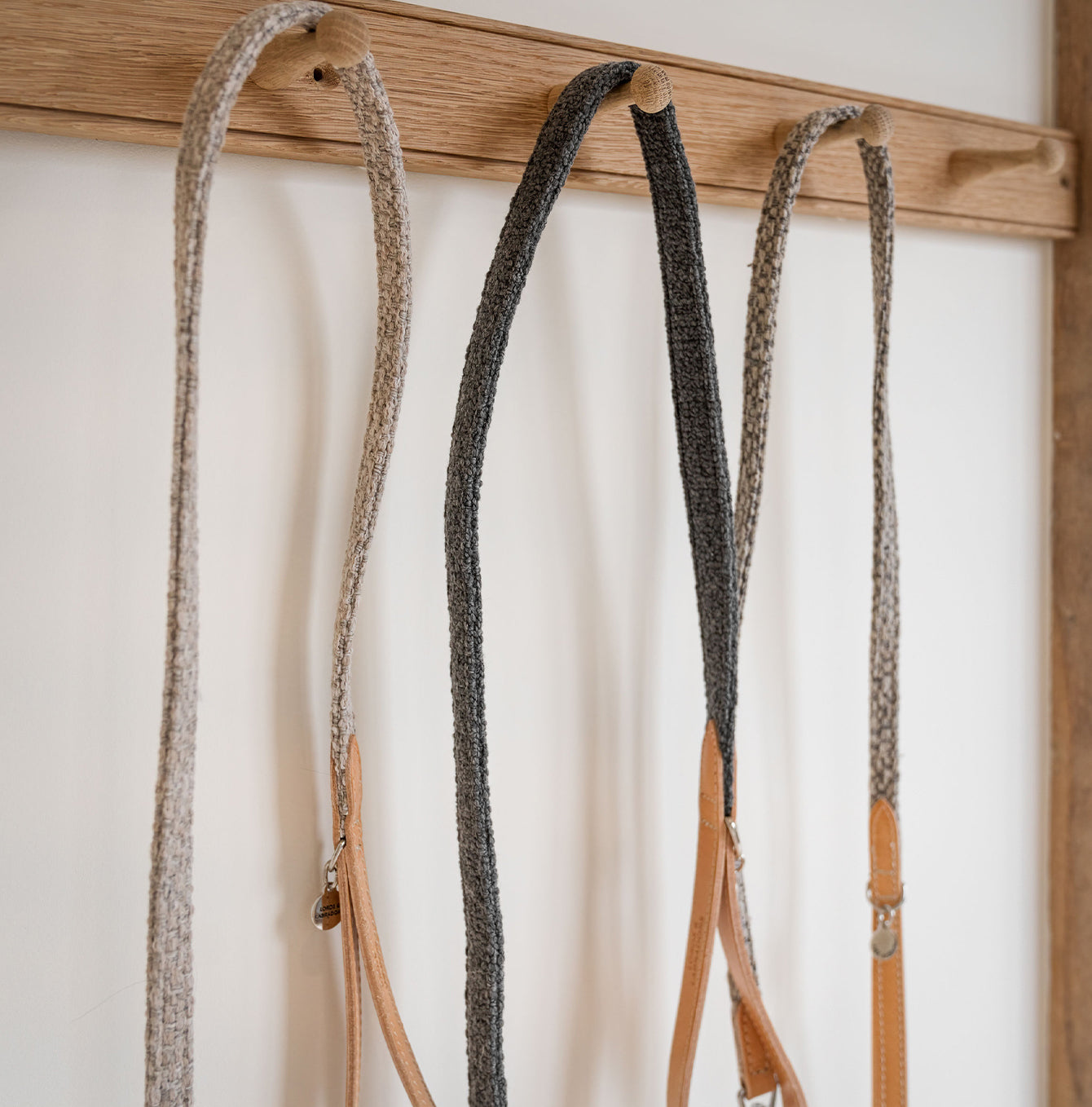 Discover dog walking luxury with our handcrafted Italian Herdwick dog lead in beautiful Sandstone with woven natural sandstone fabric! The perfect lead for dogs available now at Lords & Labradors