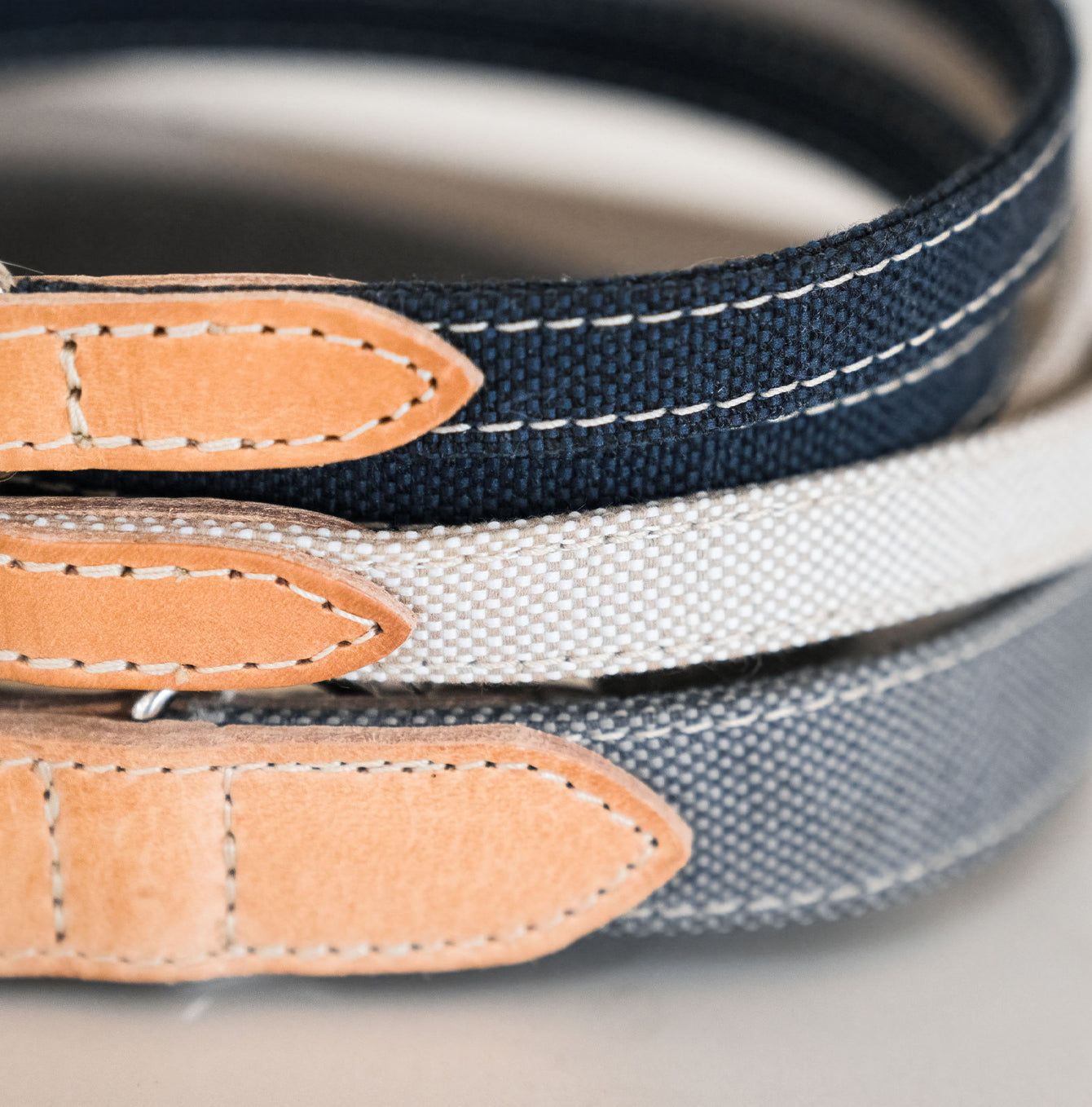 Discover dog walking luxury with our handcrafted Italian dog lead in beautiful essentials twill navy denim with denim blue fabric! The perfect lead for dogs available now at Lords & Labradors
