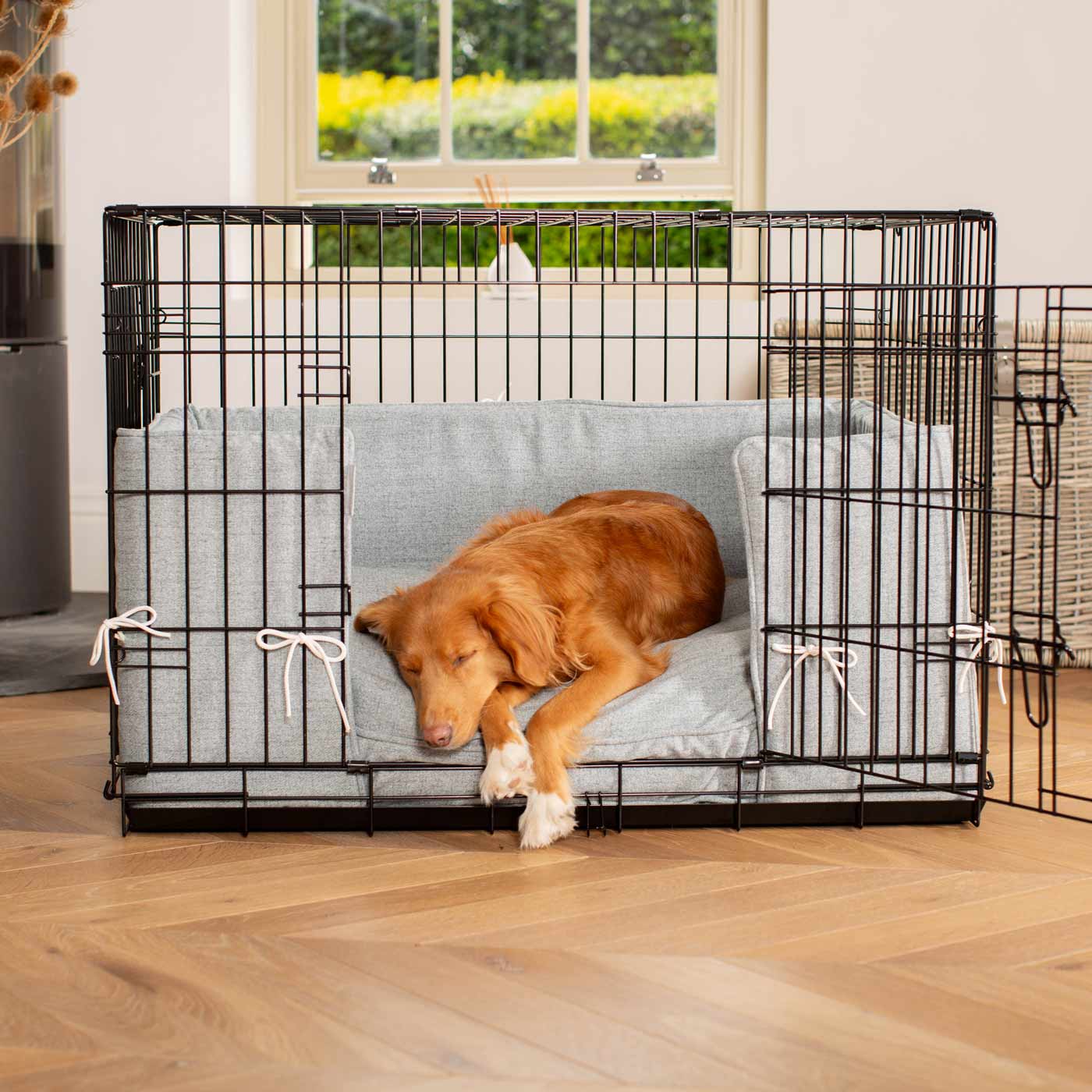 Dog Crate with Cushion & Bumper in Inchmurrin Iceberg by Lords & Labradors