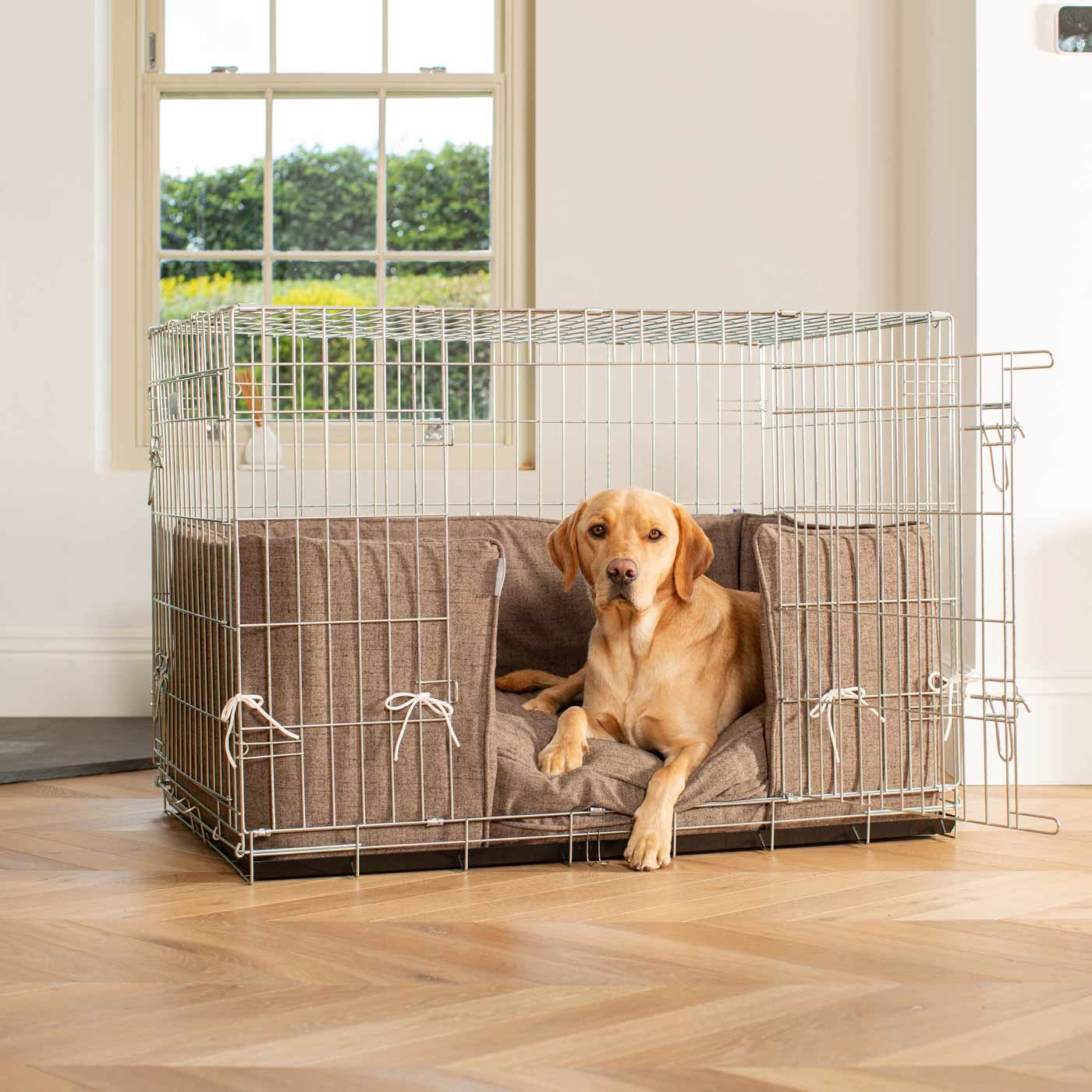 Dog Crate with Cushion & Bumper in Inchmurrin Umber by Lords & Labradors