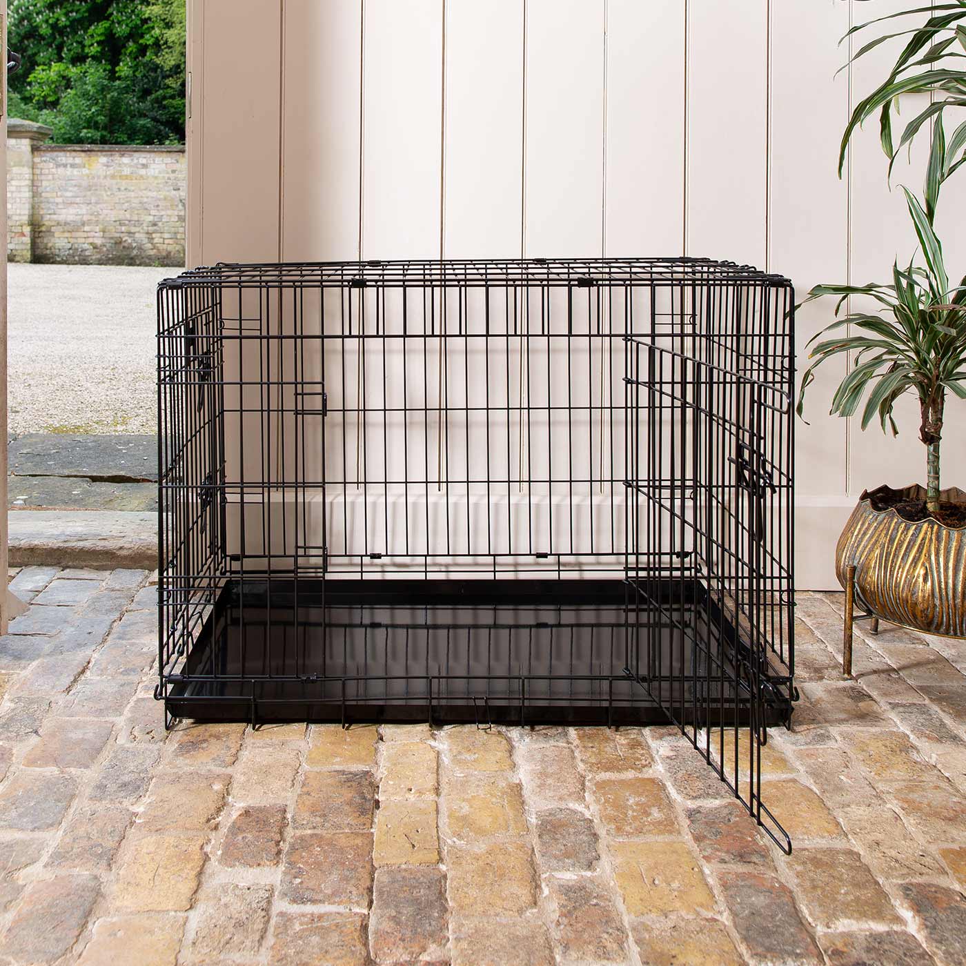 Discover the perfect deluxe heavy duty black dog crate, featuring two doors for easy access and a removable tray for easy cleaning! The ideal choice to keep new puppies safe, made using pet safe galvanised steel! Available now in 5 sizes and three stunning colours at Lords & Labradors 