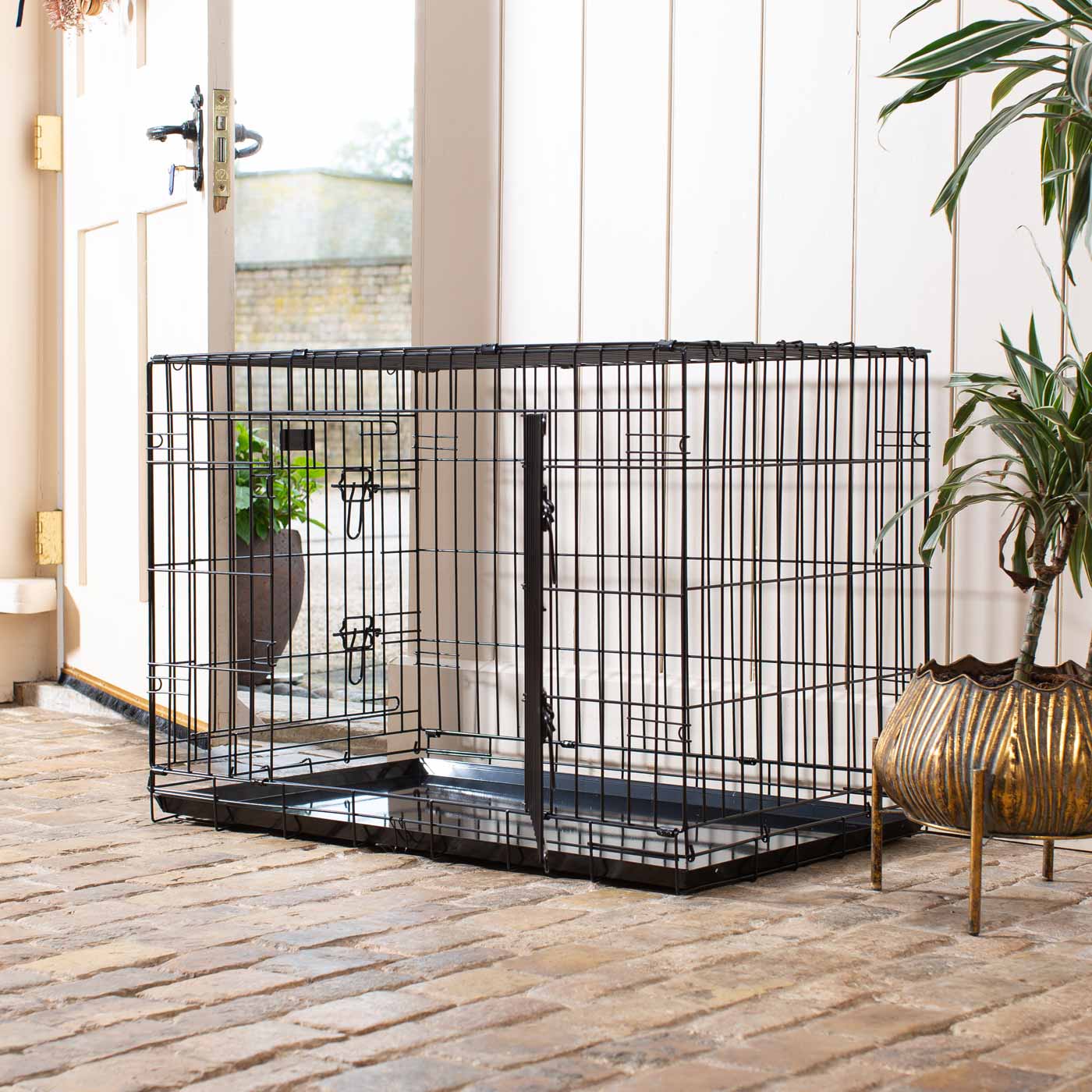 Discover the perfect deluxe heavy duty black dog crate, featuring two doors for easy access and a removable tray for easy cleaning! The ideal choice to keep new puppies safe, made using pet safe galvanised steel! Available now in 5 sizes and three stunning colours at Lords & Labradors 