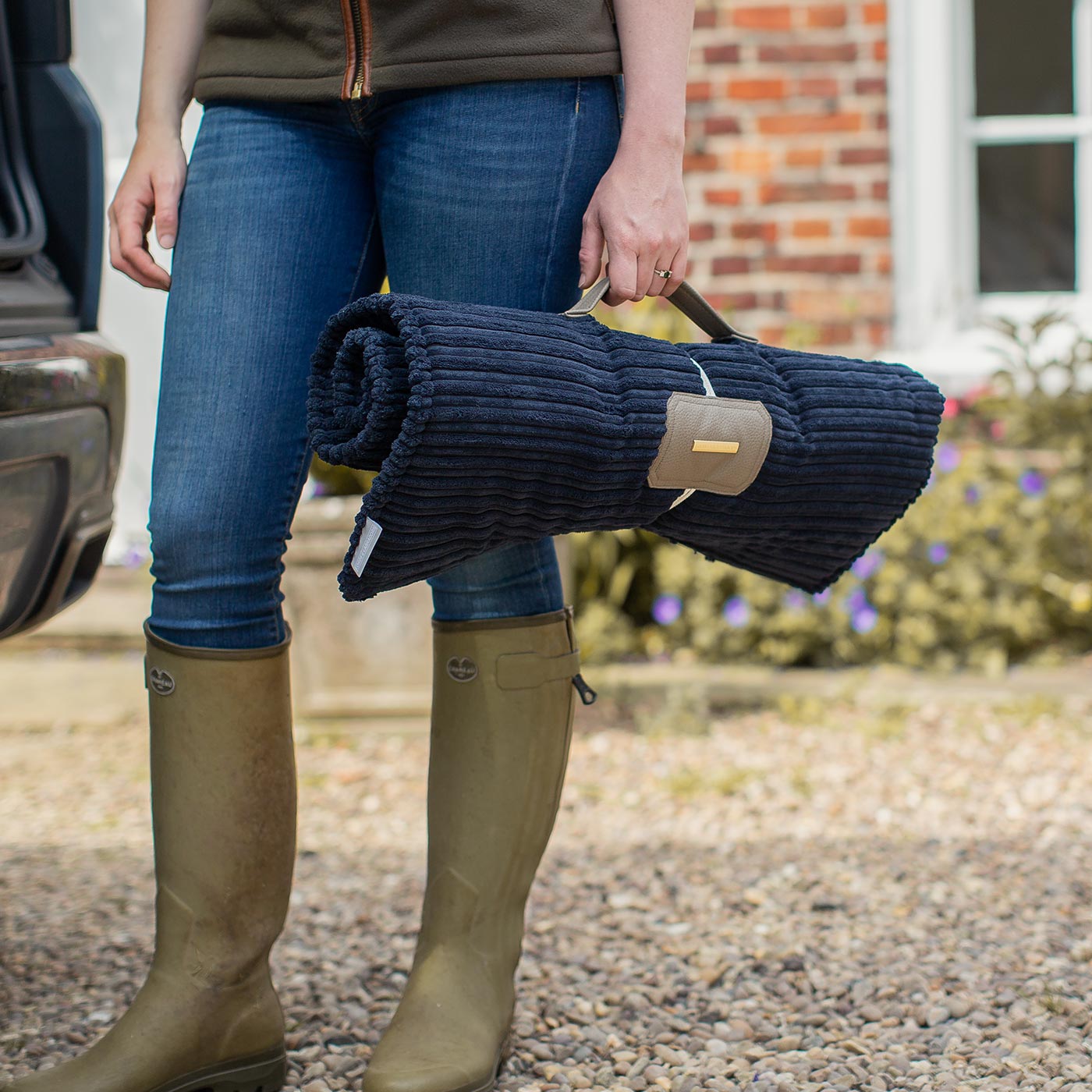 Embark on the perfect pet travel with our luxury Travel Mat in Essentials Navy. Featuring a Carry handle for on the move once Rolled up for easy storage, can be used as a seat cover, boot mat or travel bed! Available now at Lords & Labradors