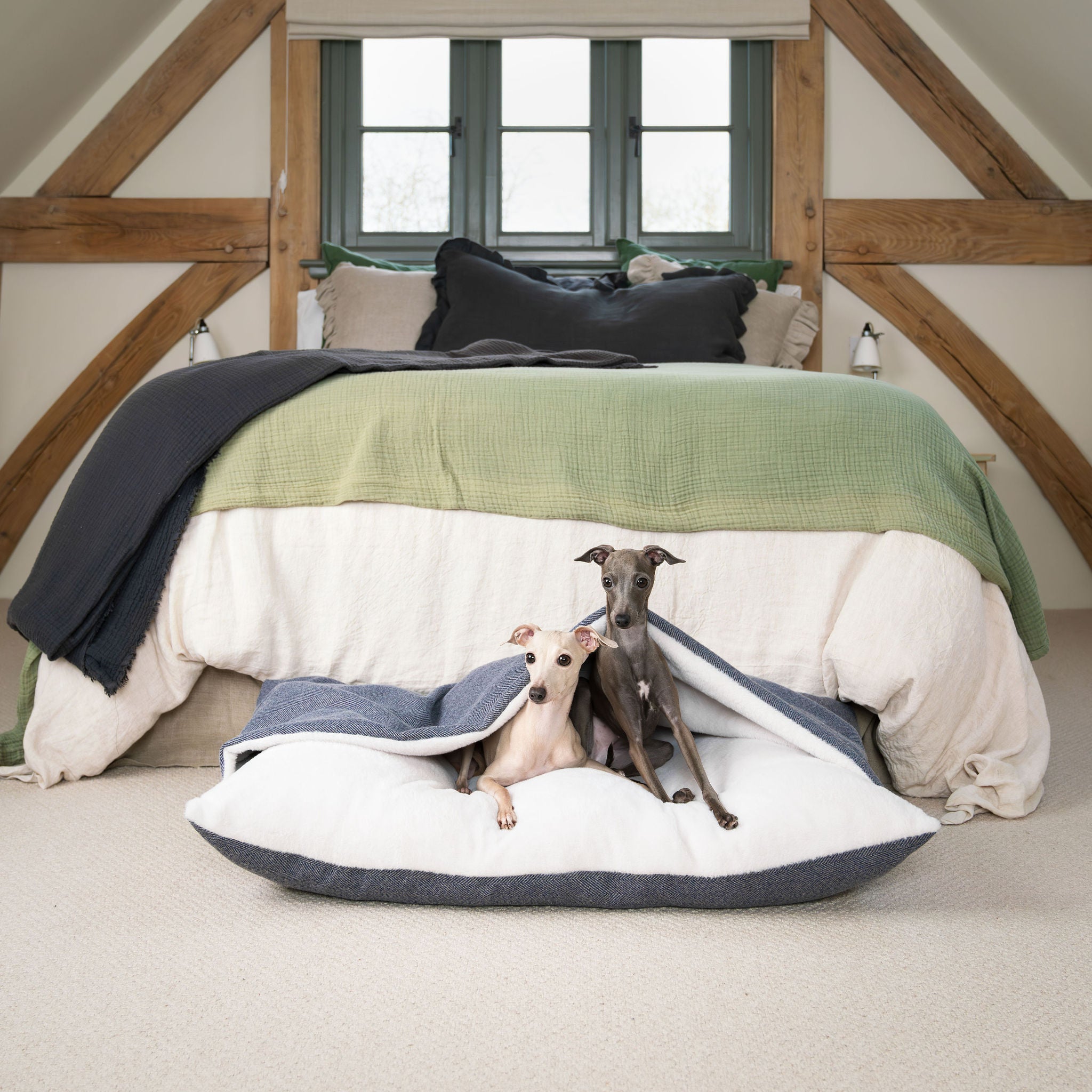 Sleepy Burrows Bed in Oxford Herringbone Lords & Labradors Luxury Dog
