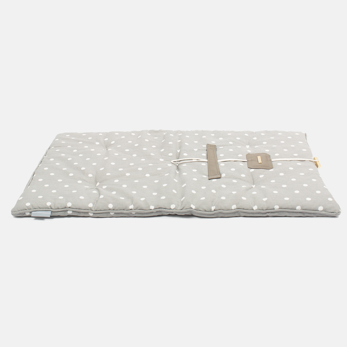 Embark on the perfect pet travel with our luxury Travel Mat in Grey Spot. Featuring a Carry handle for on the move once Rolled up for easy storage, can be used as a seat cover, boot mat or travel bed! Available now at Lords & Labradors