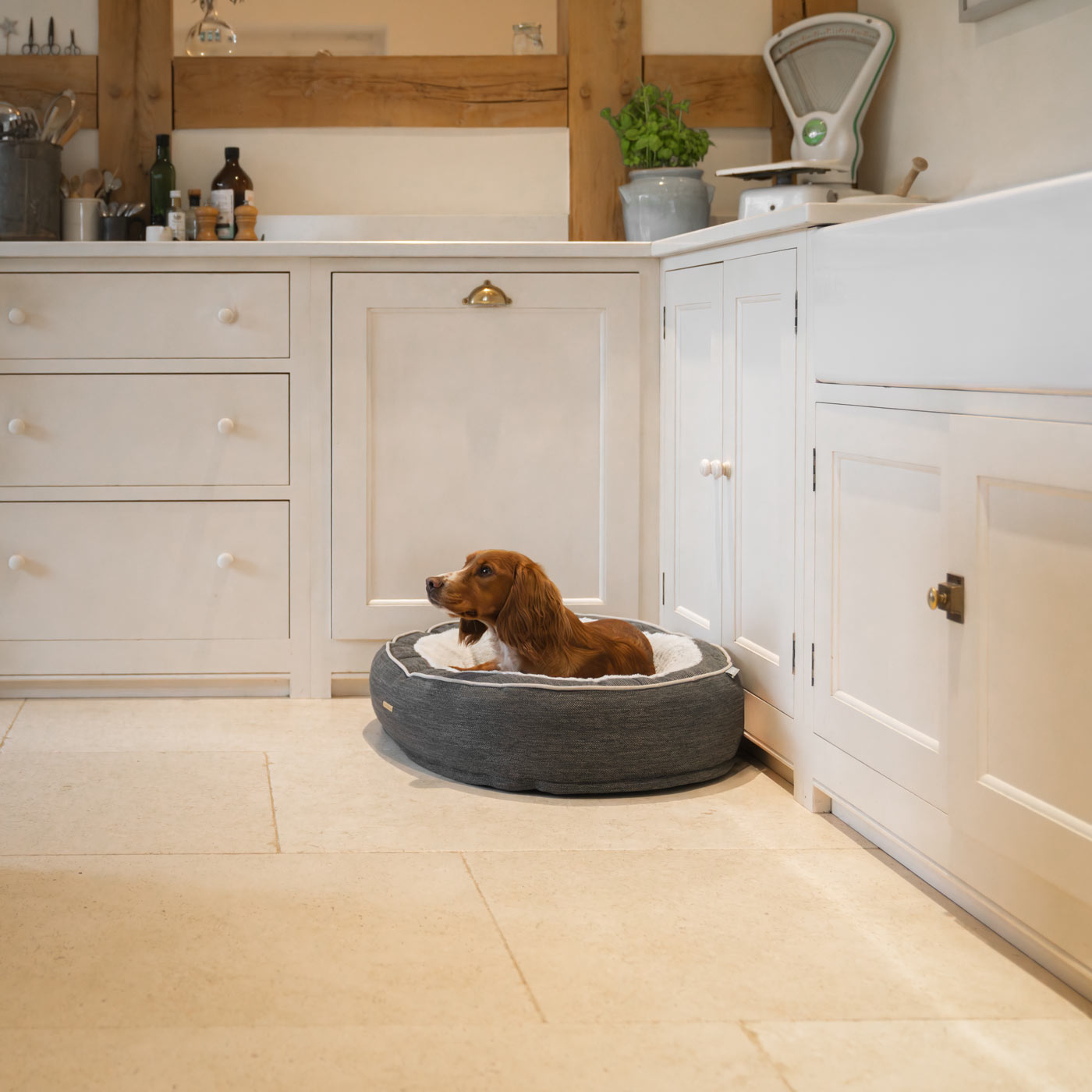 Lords & Labradors "The Nest" Dog Bed