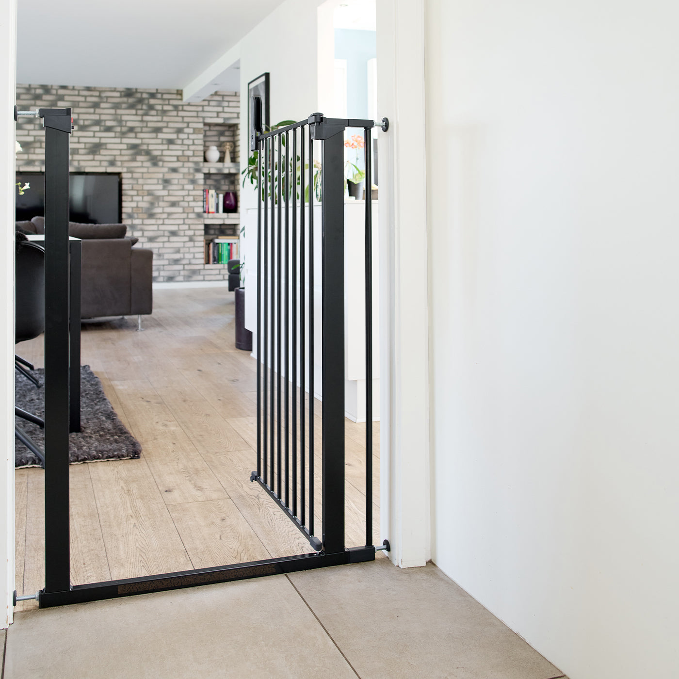 DogSpace Bonnie Extra Tall 105cm Pressure Fitted Pet Gate Black