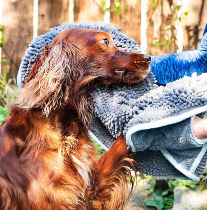 Henry Wag Noodle Drying Towel Lifestyle Close Up Dog 