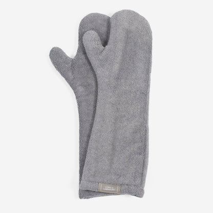 Introducing the ultimate bamboo dog drying mitts in beautiful grey Gun Metal, made from luxurious bamboo to aid sensitive skin featuring universal size to fit all with super absorbent material for easy pet drying! The perfect dog drying gloves, available now at Lords & Labradors In four colours! 