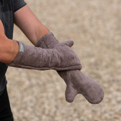 Introducing the ultimate bamboo dog drying mitts in beautiful Mole (Brown), made from luxurious bamboo to aid sensitive skin featuring universal size to fit all with super absorbent material for easy pet drying! The perfect dog drying gloves, available now at Lords & Labradors, In four colours!