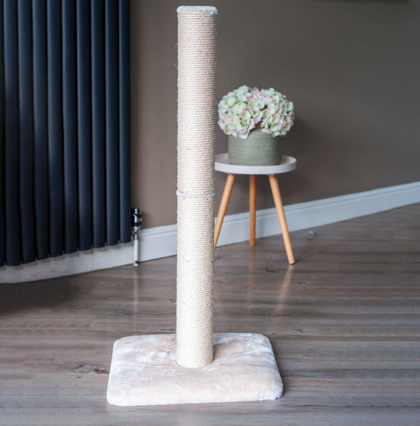 Zoon deluxe scratch post studio with cat lounge